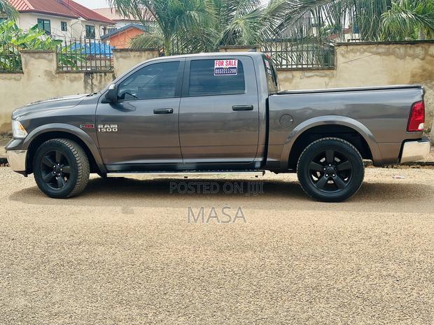 RAM 1500 2018 Gray