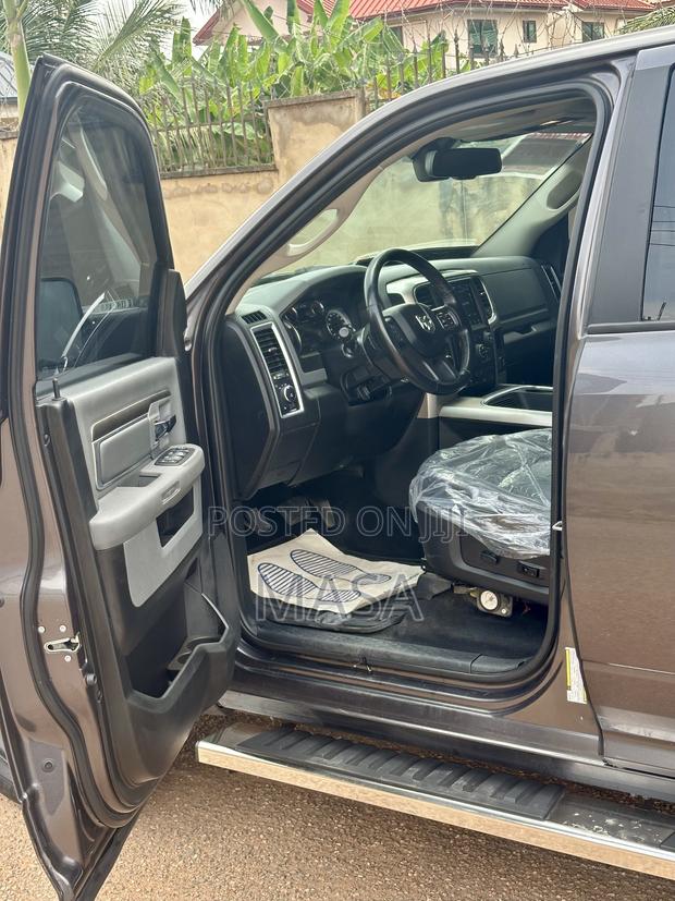 RAM 1500 2018 Gray