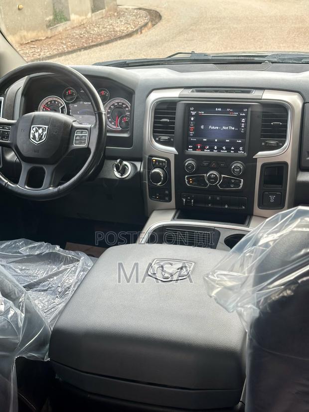 RAM 1500 2018 Gray