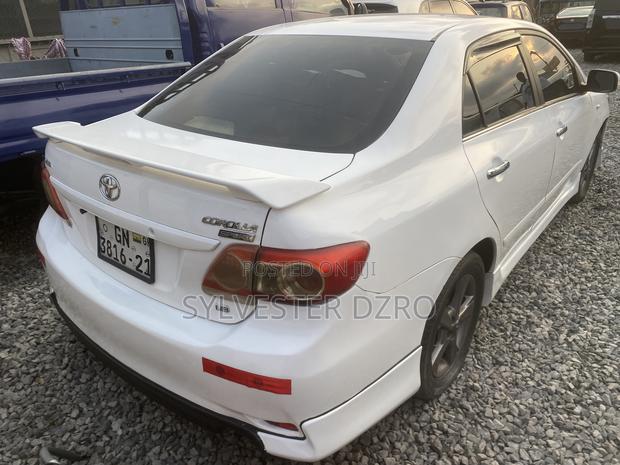 Toyota Corolla 2011 White