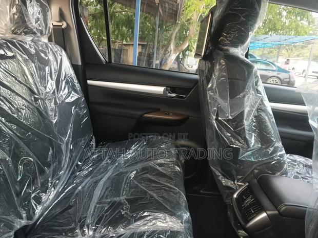 Toyota Hilux 2025 Black
