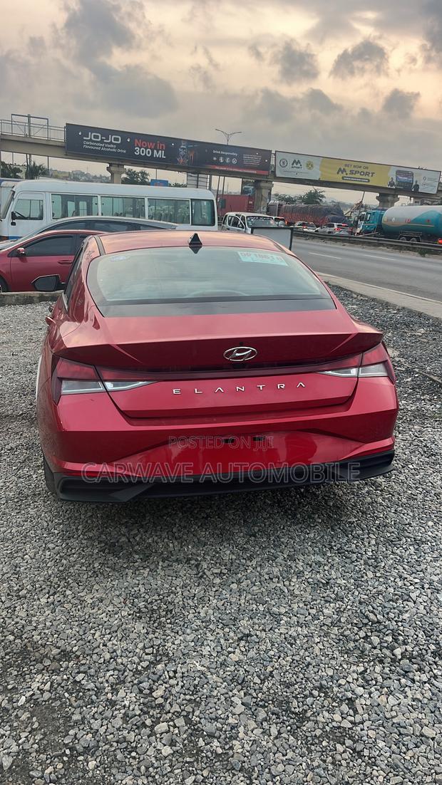 Hyundai Elantra SE 2022 Red