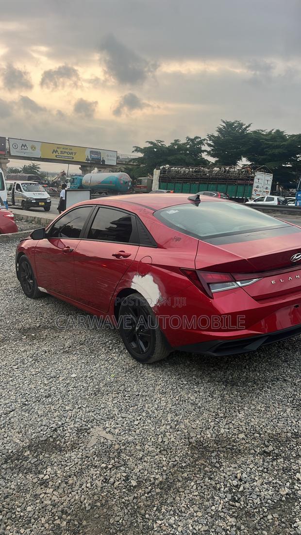 Hyundai Elantra SE 2022 Red