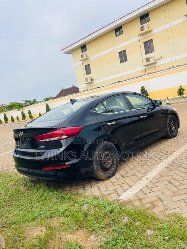 Hyundai Elantra Limited Sedan FWD (2.0L 4cyl 6A) 2017 Black