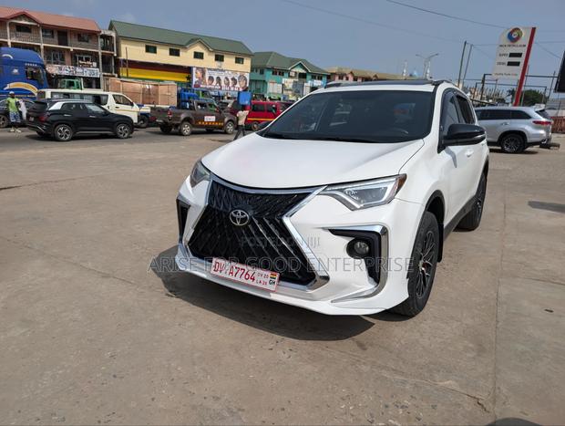 Toyota RAV4 XLE AWD (2.5L 4cyl 6A) 2016 White