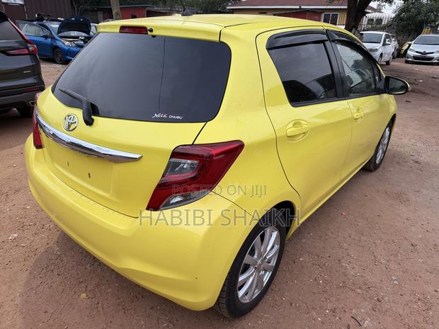 Toyota Vitz 1.3 FWD 5dr 2015 Yellow