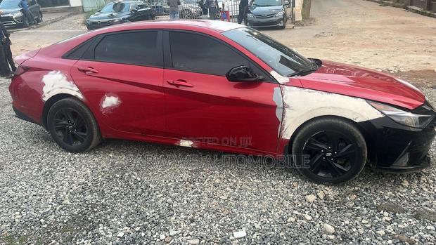 Hyundai Elantra SE 2022 Red