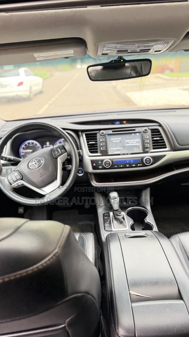 Toyota Highlander Limited 4x2 V6 (3.5L 6cyl 8A) 2017 Red