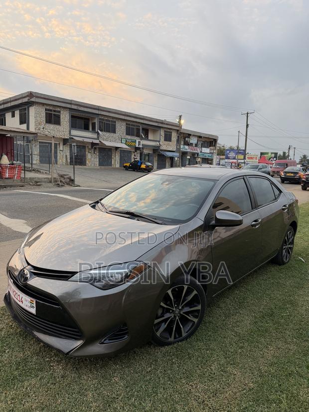 Toyota Corolla LE (1.8L 4cyl 2A) 2018 Gray