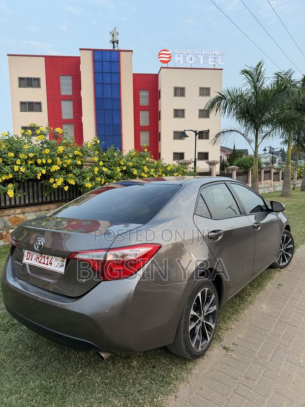 Toyota Corolla LE (1.8L 4cyl 2A) 2018 Gray