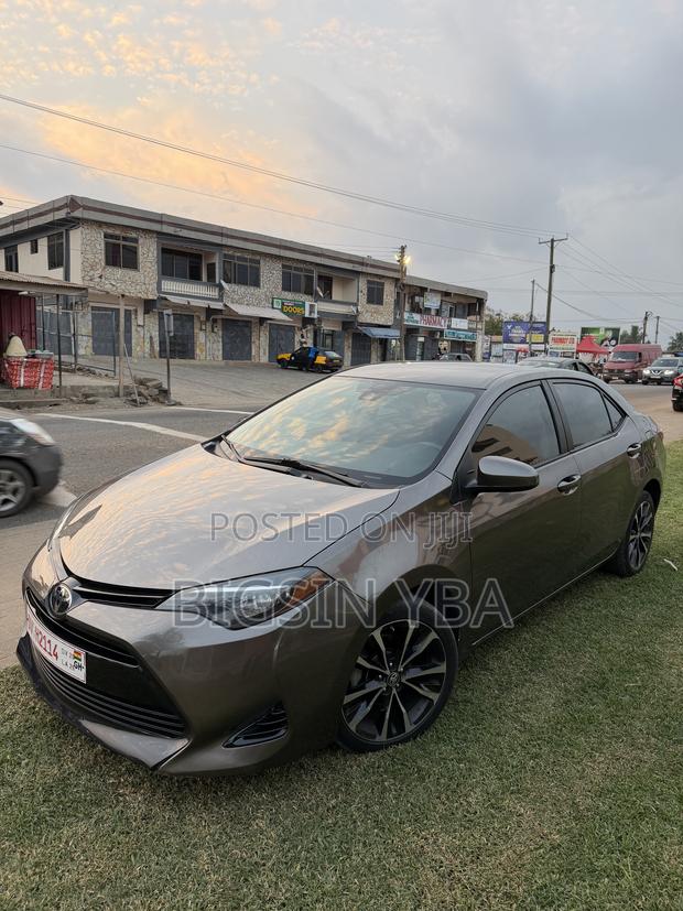 Toyota Corolla LE (1.8L 4cyl 2A) 2018 Gray
