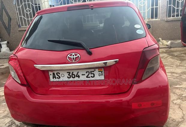 Toyota Vitz 2012 Red