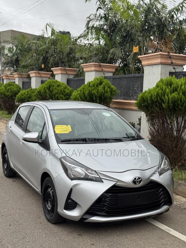 Toyota Yaris L Hatchback 5dr 2018 Gray