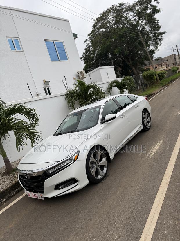 Honda Accord Touring 2.0T 2018 White