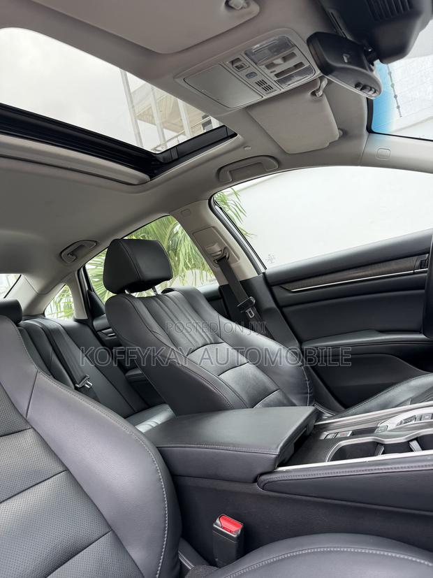 Honda Accord Touring 2.0T 2018 White