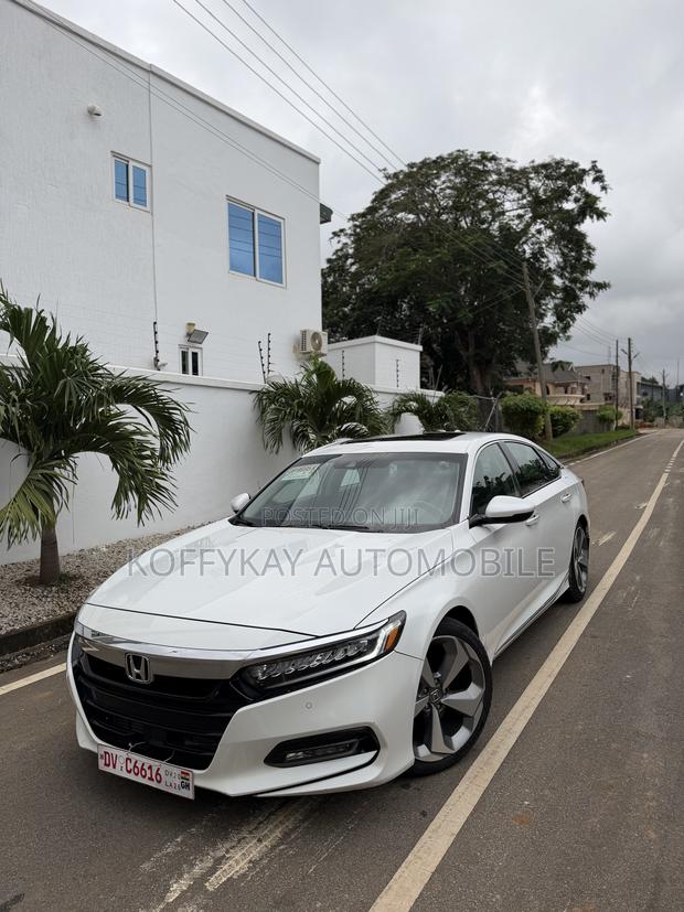 Honda Accord Touring 2.0T 2018 White
