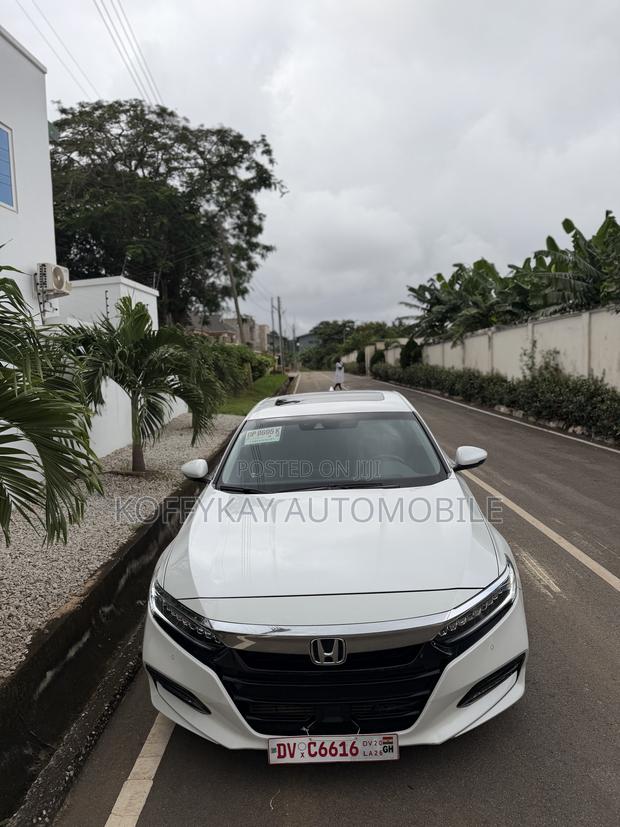 Honda Accord Touring 2.0T 2018 White