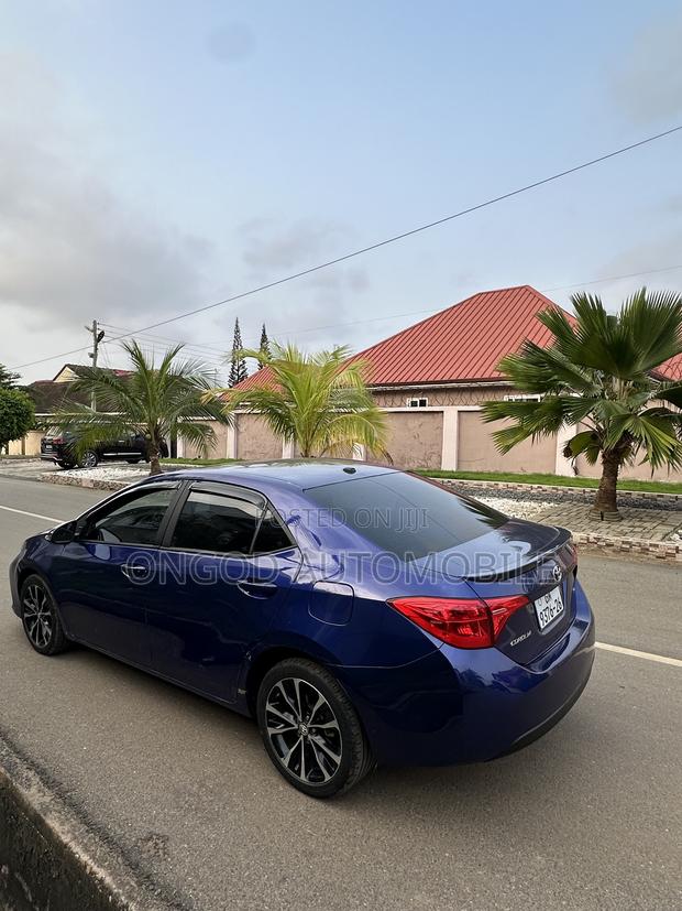 Toyota Corolla 2018 Blue