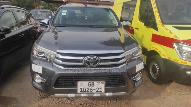 Toyota Hilux 2018 Gray