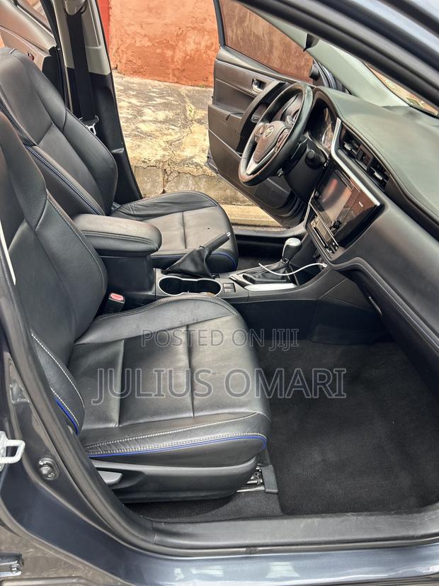 Toyota Corolla XSE 4dr Sedan (1.8L 4cyl CVT) 2017 Gray