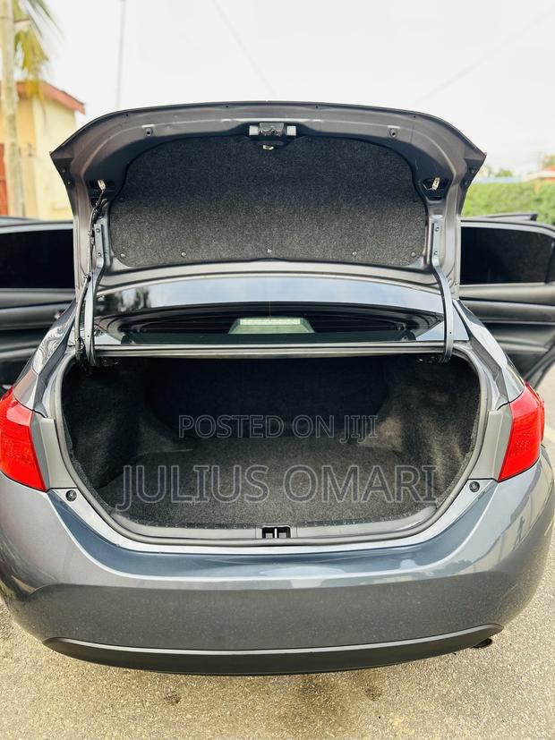 Toyota Corolla XSE 4dr Sedan (1.8L 4cyl CVT) 2017 Gray