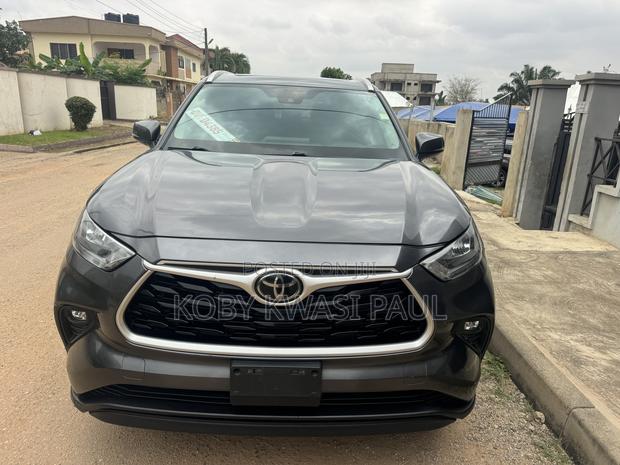 Toyota Highlander XLE 2022 Gray