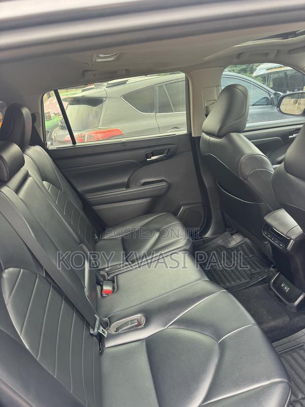 Toyota Highlander XLE 2022 Gray