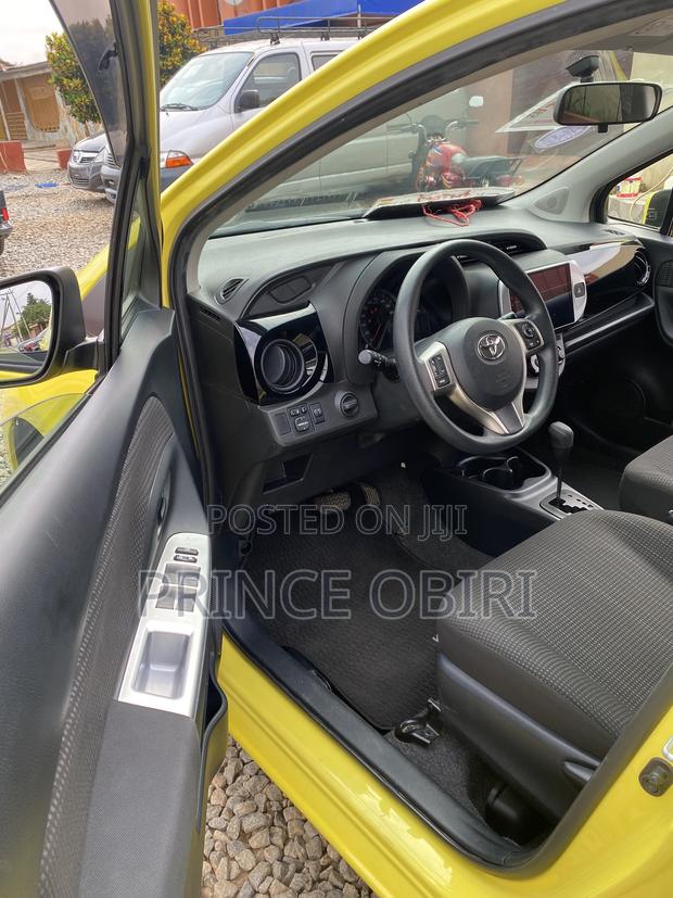 Toyota Vitz 1.3 AWD 5dr 2015 Yellow