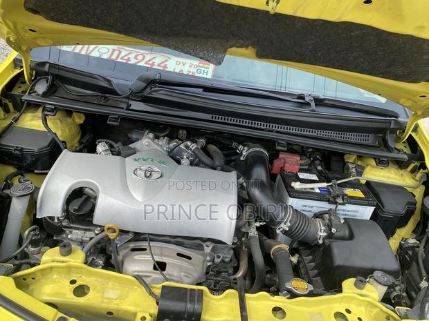 Toyota Vitz 1.3 AWD 5dr 2015 Yellow