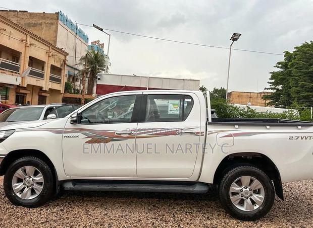 Toyota Hilux 2017 White