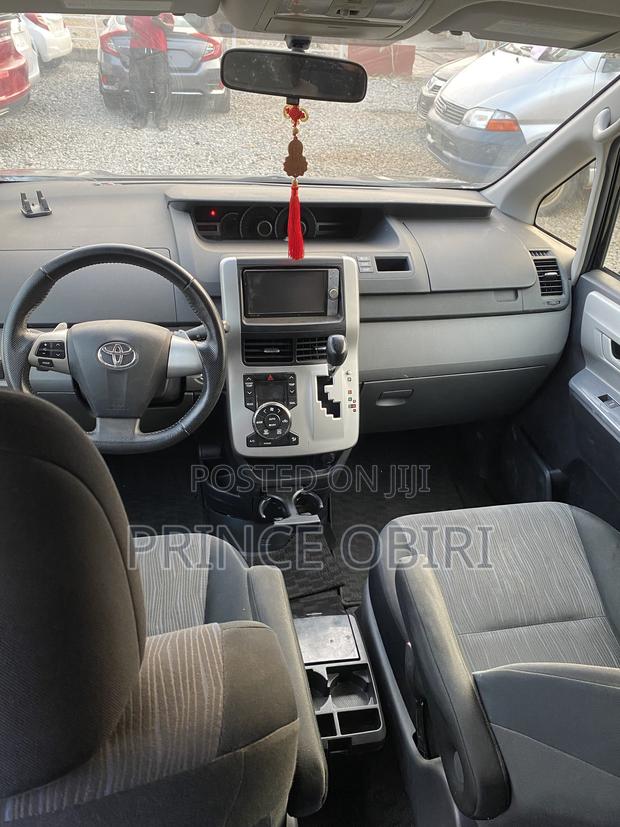 Toyota Voxy ZS 4WD 8-Seater 2013 Black