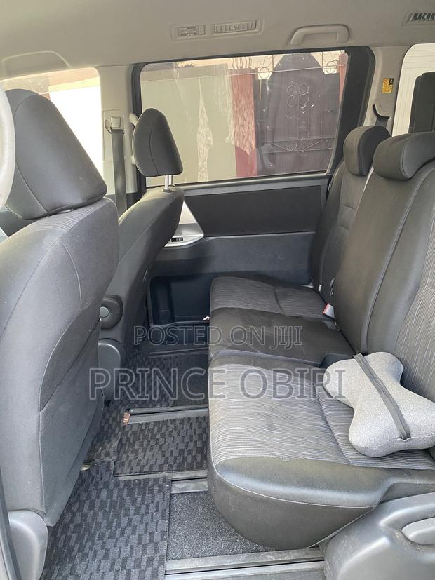 Toyota Voxy ZS 4WD 8-Seater 2013 Black