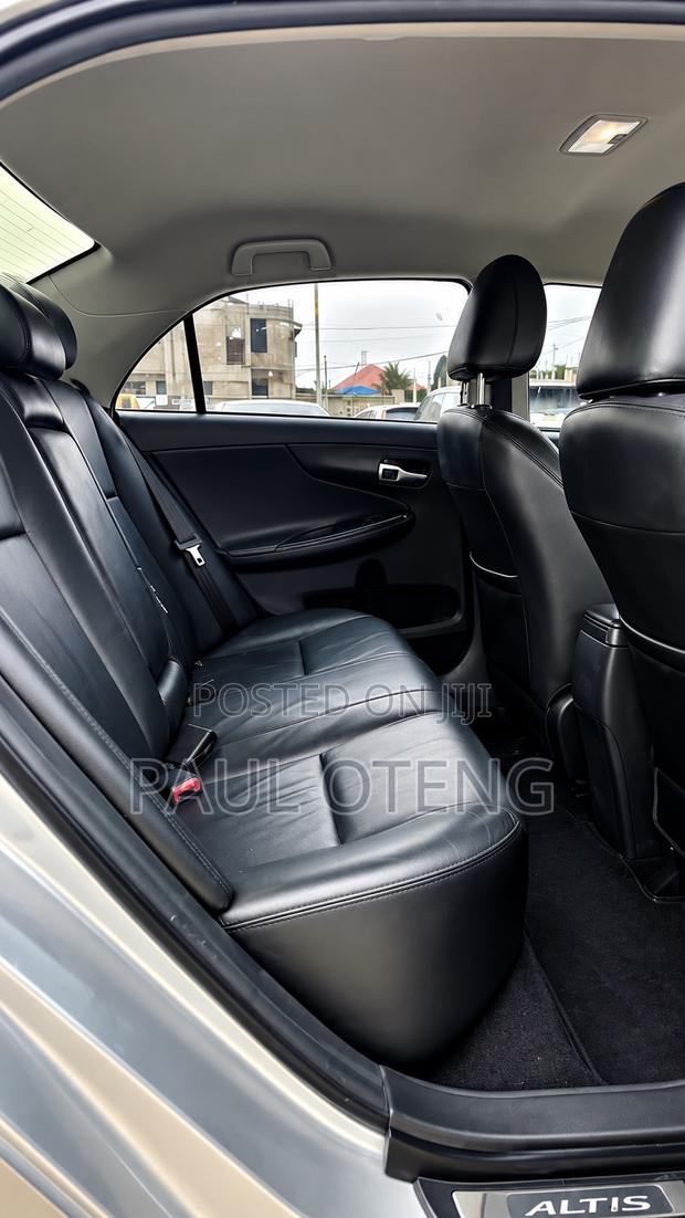 Toyota Corolla LE Special Edition 4dr Sedan (1.8L 4cyl 4A) 2013 Silver