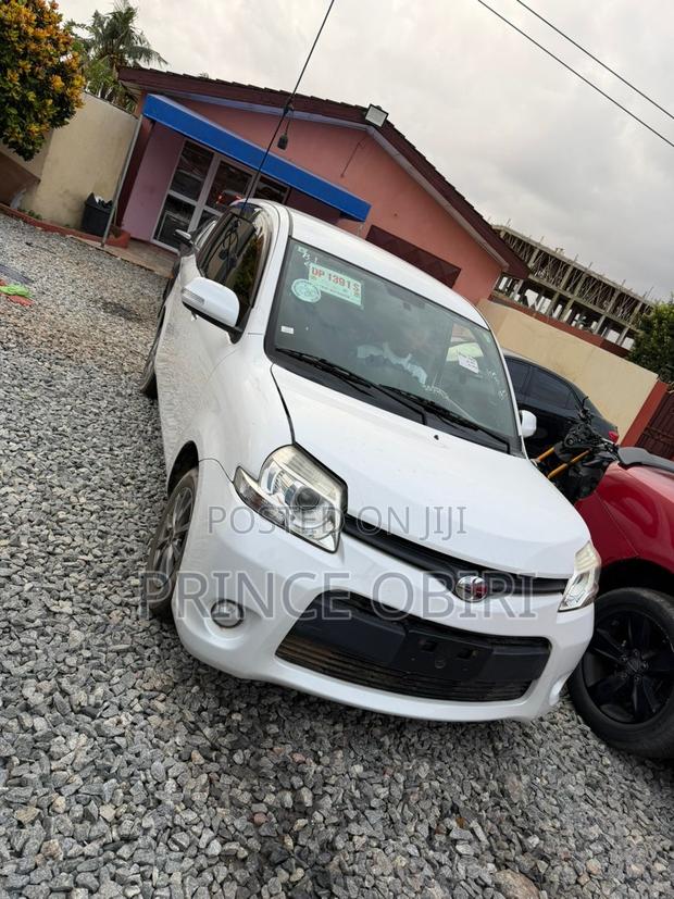 Toyota Sienta 1.5 AWD 2015 White