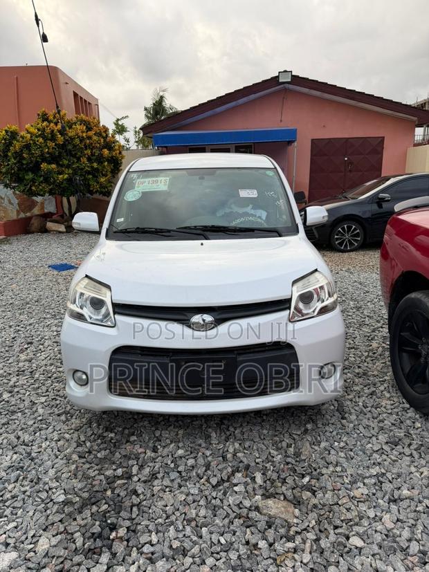 Toyota Sienta 1.5 AWD 2015 White