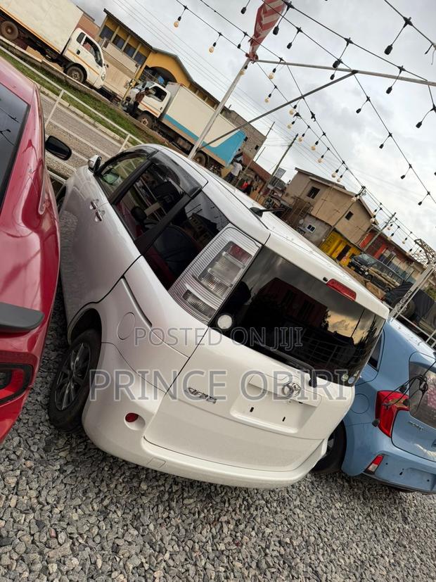 Toyota Sienta 1.5 AWD 2015 White