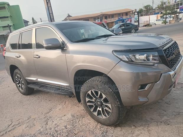 Toyota Land Cruiser Prado 2016 Gray