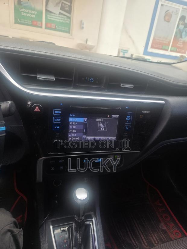 Toyota Corolla SE 4dr Sedan (1.8L 4cyl CVT) 2017 Black