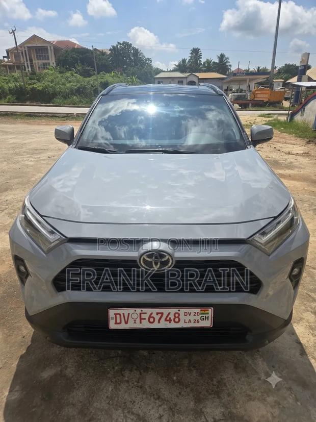 Toyota RAV4 XLE FWD 2024 Gray