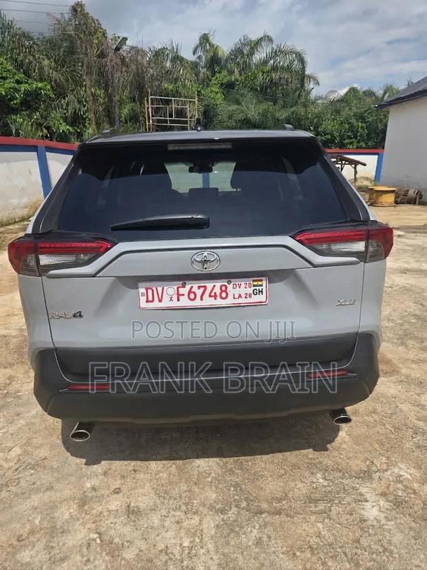 Toyota RAV4 XLE FWD 2024 Gray