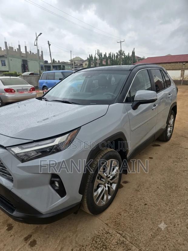 Toyota RAV4 XLE FWD 2024 Gray