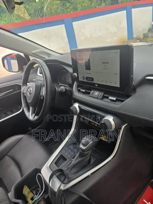 Toyota RAV4 XLE FWD 2024 Gray