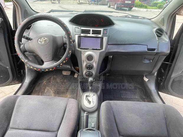 Toyota Vitz 2010 Black