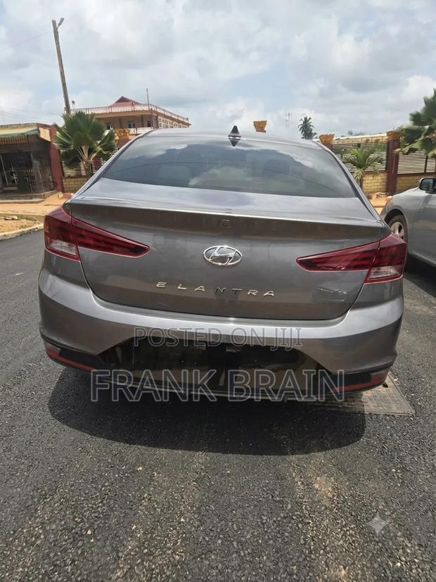 Hyundai Elantra SE 2020 Silver