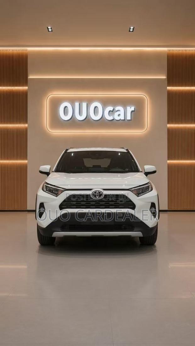 Toyota RAV4 LE 2022 White