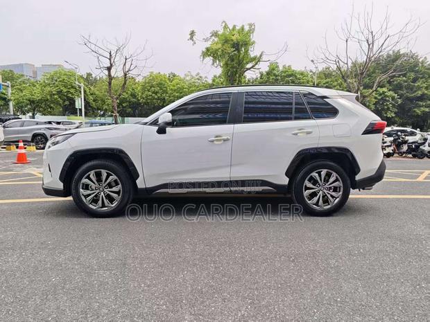 Toyota RAV4 2023 White
