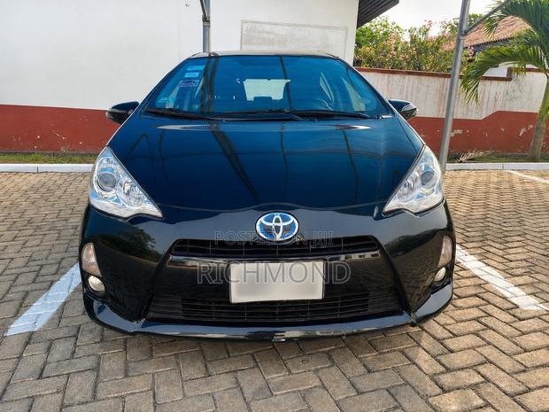 Toyota Prius Five 4dr Hatchback (1.8L 4cyl gas/electric hybrid CVT)