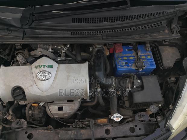 Toyota Vitz 2014 Maroon