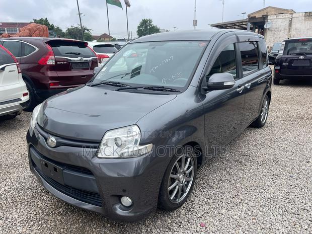 Toyota Sienta 1.5 FWD 2013 Gray