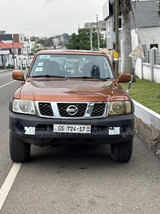 Nissan Patrol 2005 Brown